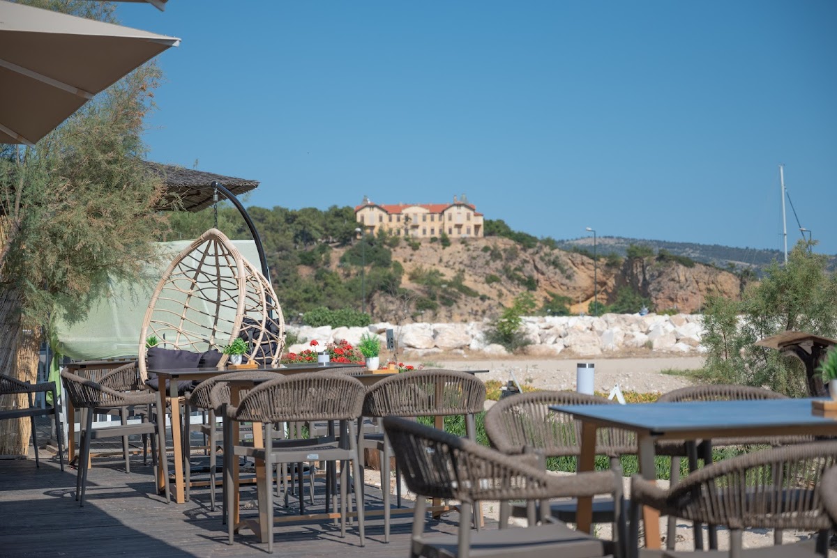 Vythos Beach Bar